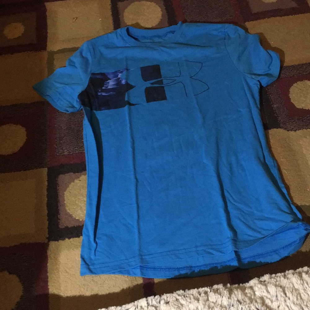 Under armor boy short sleeve shirt